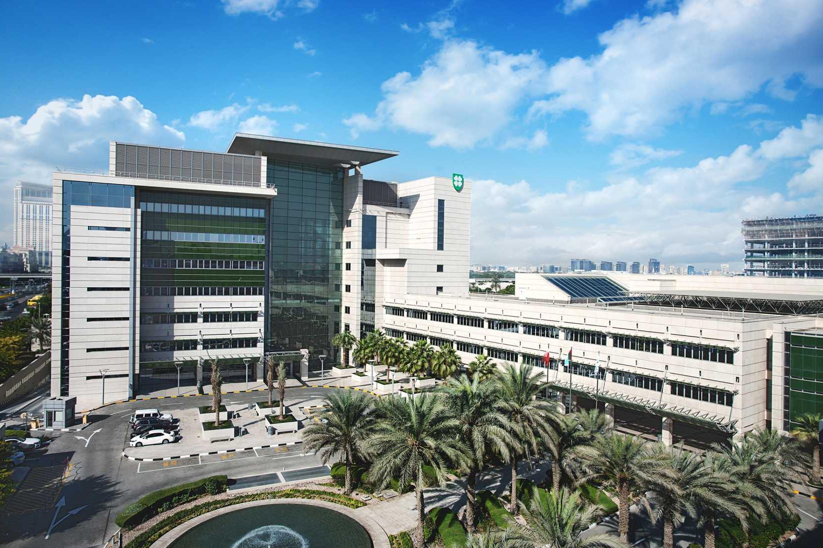 المستشفى الأمريكي دبي يفتتح أول مركز في الشرق الاوسط لعلاج الفتق بالتقنيات الروبوتية